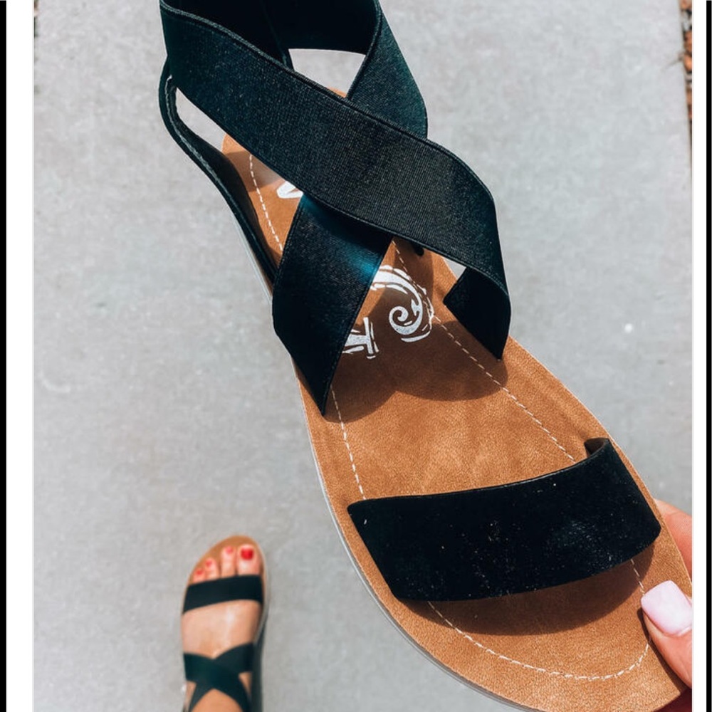 Black stretchy sandals
